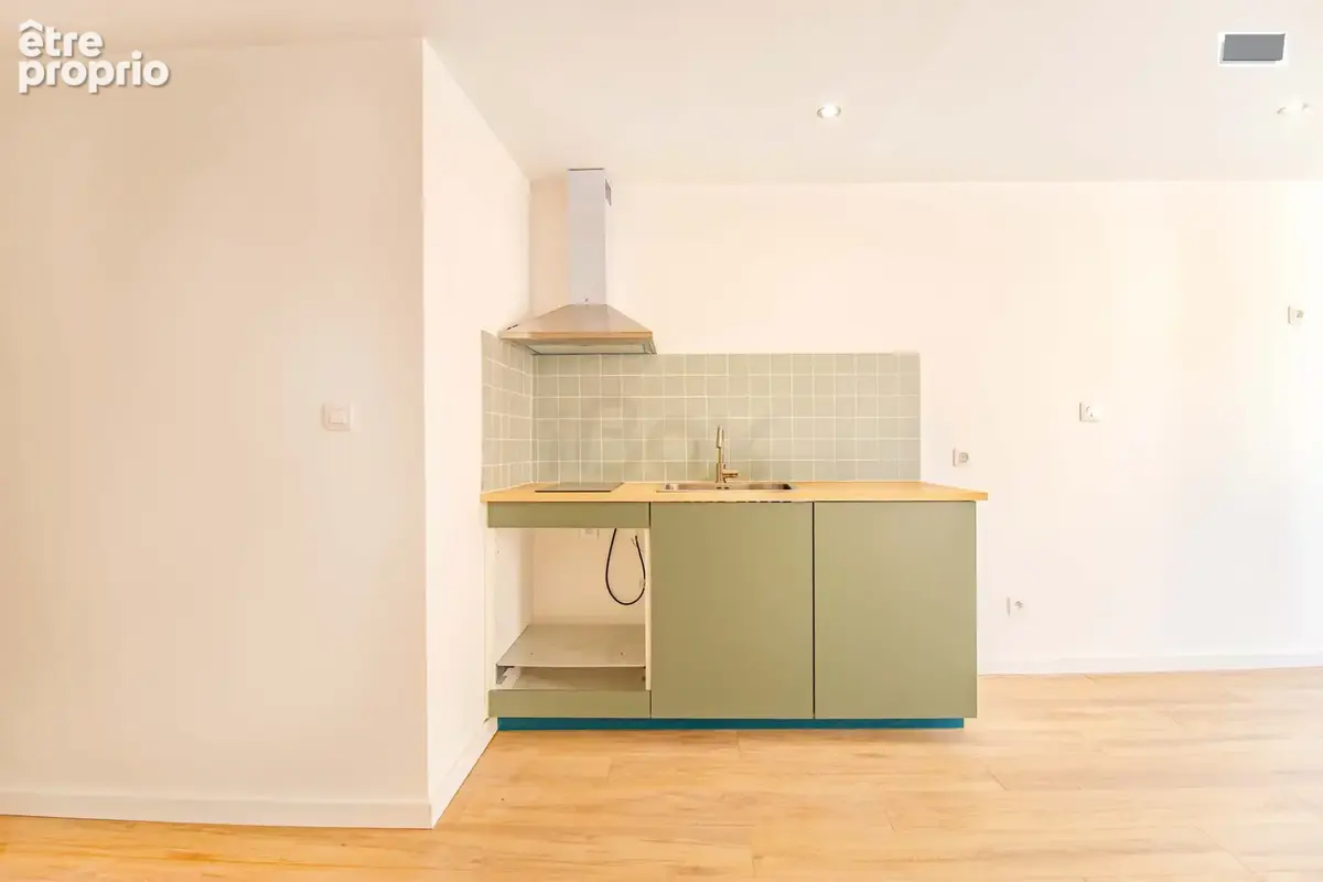 TOULON - CENTRE VILLE - Studio rénové 32 m2   À deux pas des Halles - photo 8