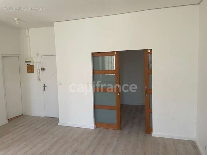 MARSEILLE 7eme ARRT Quartier Saint Lambert Appartement à vendre 2 pièces, 2eme étage SUD - photo 3