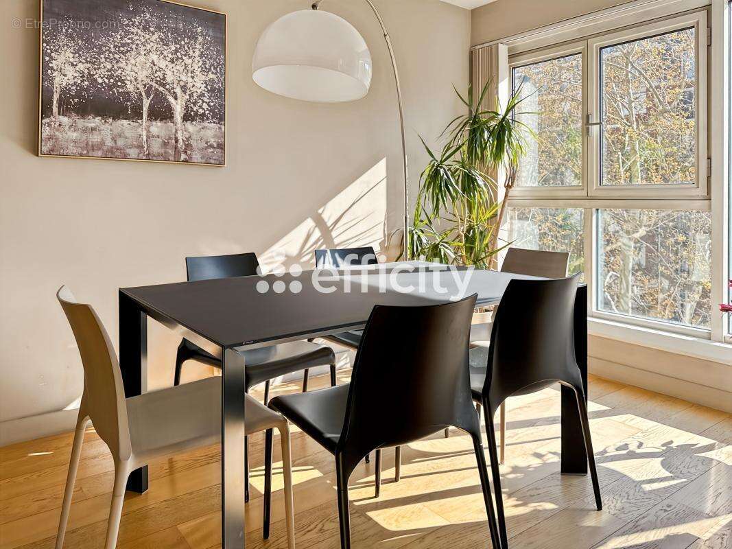 Appartement à PARIS-14E