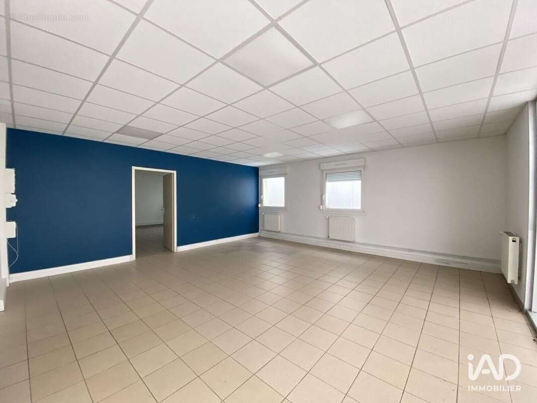 Photo 8 - Commerce à JOUY-AUX-ARCHES