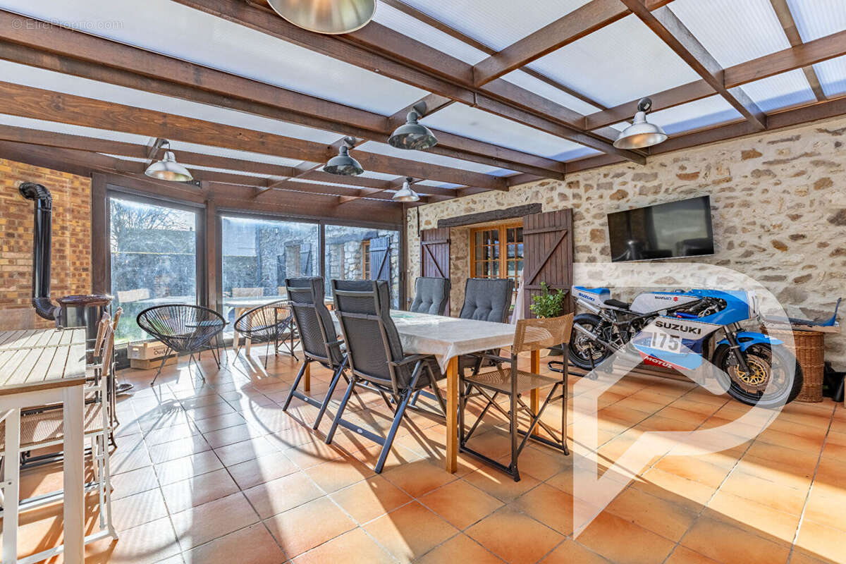 Maison à PEROY-LES-GOMBRIES