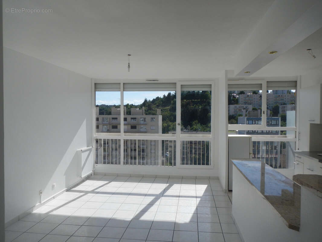 Appartement à SAINT-ETIENNE