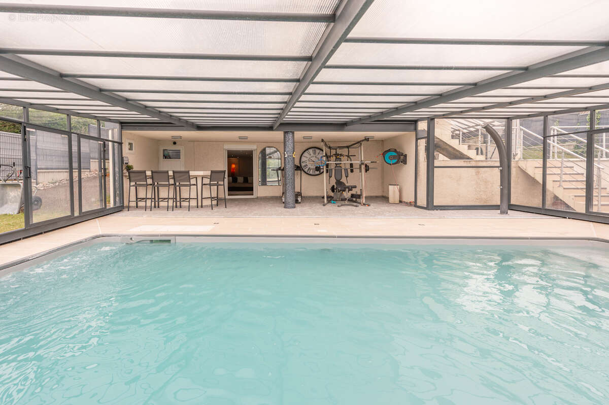 Maison à SAINT-CERGUES