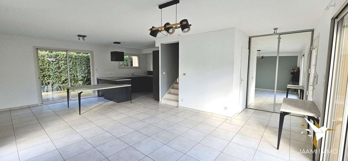 Maison à MONTMERLE-SUR-SAONE