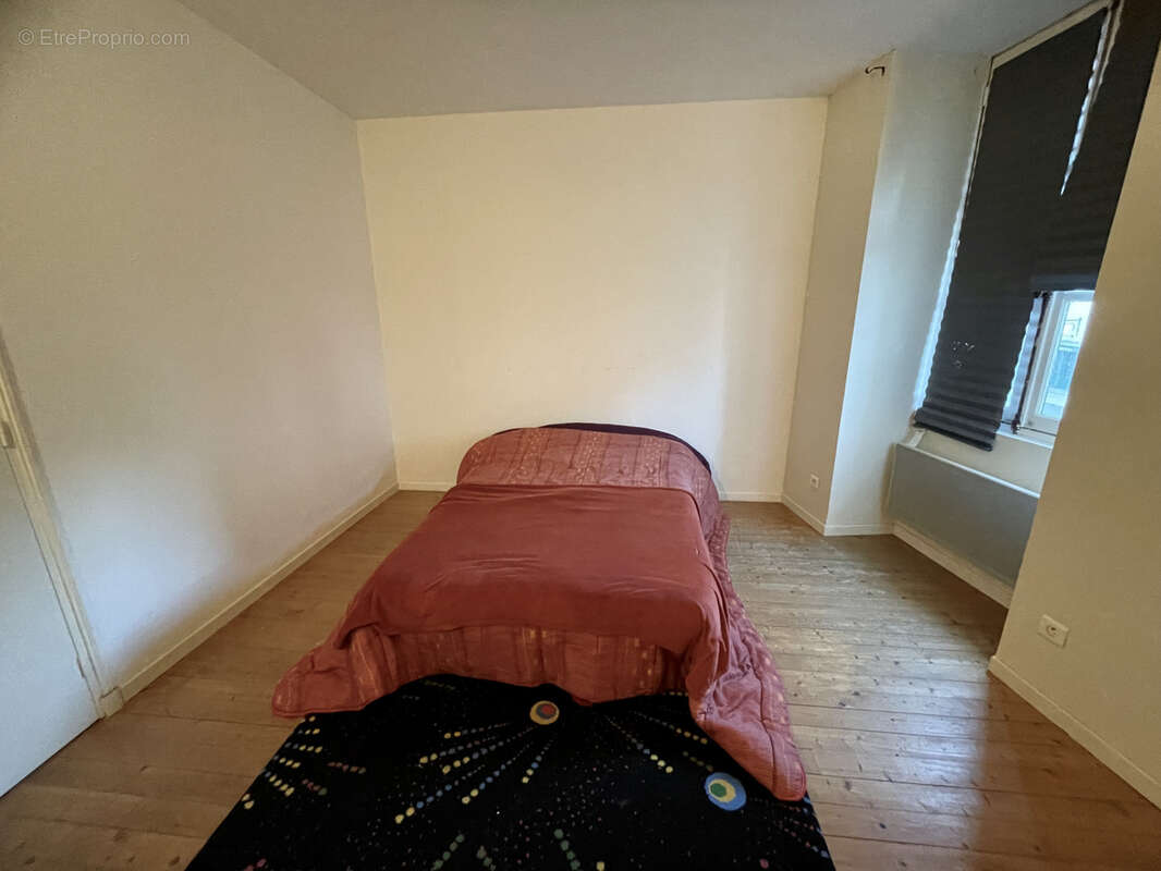 Commerce à MONTREUIL-BELLAY