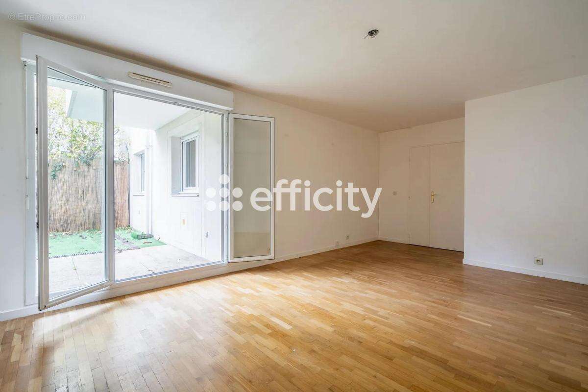 Appartement à LES PAVILLONS-SOUS-BOIS