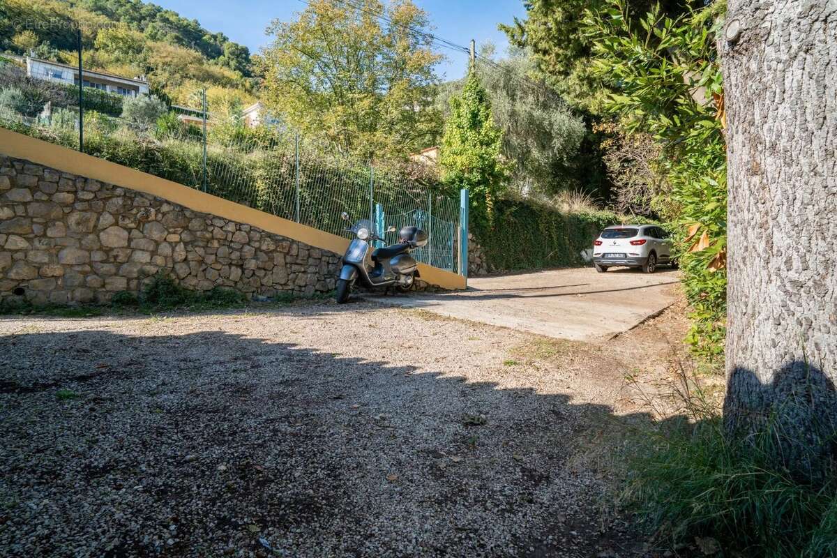 Maison à TOURRETTES-SUR-LOUP