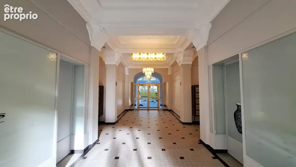 Vente à Vichy appartement 4 pièces de 113m² au 1er étage d'une résidence très recherchée avec ascenseur. - photo 14