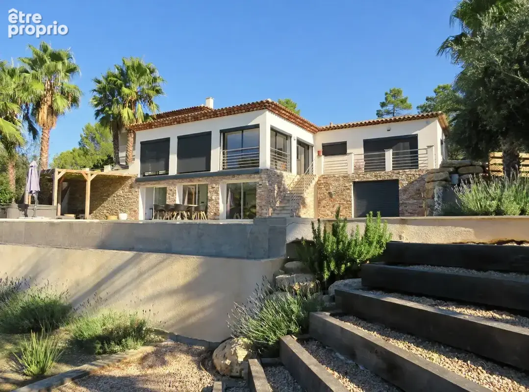 ROQUEBRUNE-SUR-ARGENS - Propriété d'exception 400m² - 4 appartements - 1,2ha - photo 2