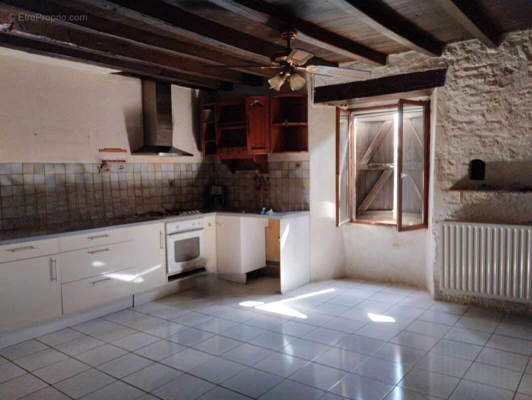 Maison à CHEF-BOUTONNE