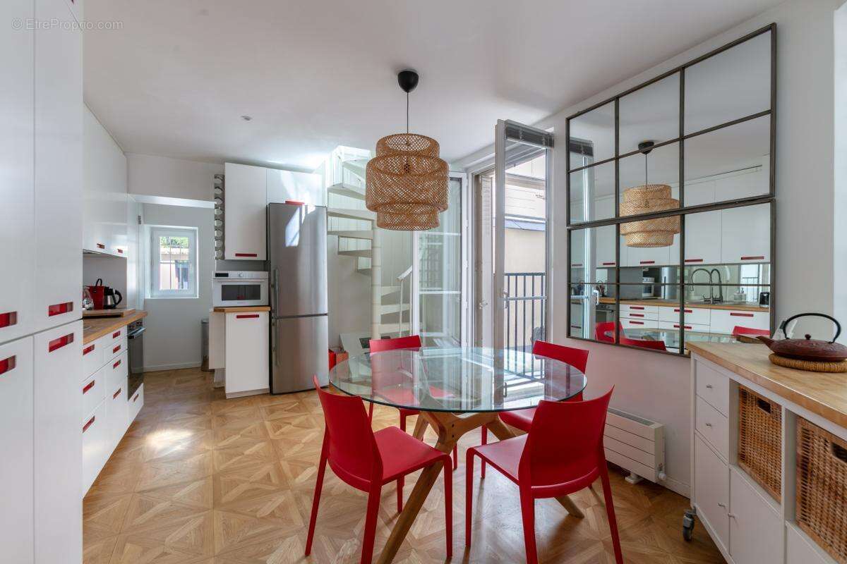 Appartement à PARIS-16E