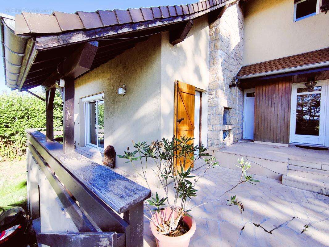 Maison à SAINT-GENIX-SUR-GUIERS