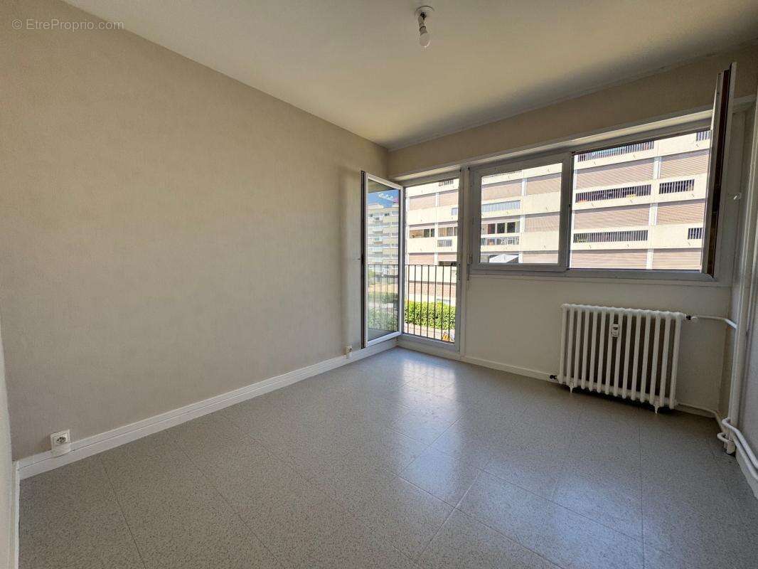 Appartement t4 au 1er étage avec ascenseur - photo 9