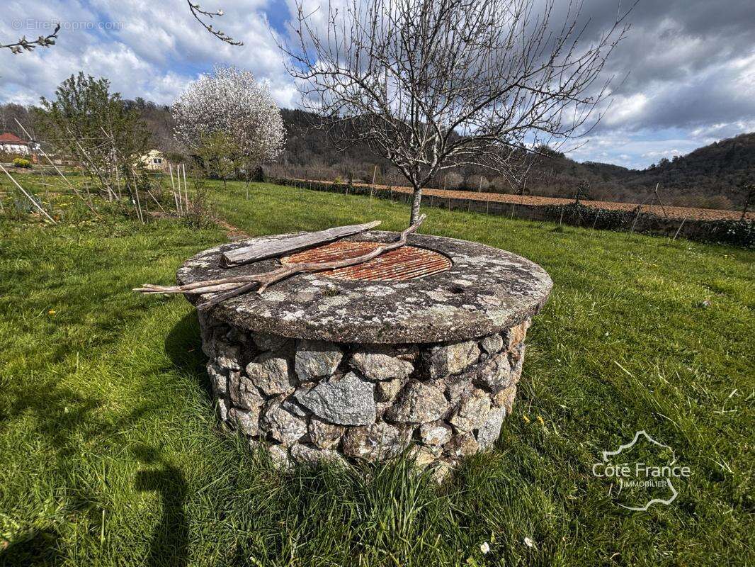 Maison à SAINT-ETIENNE-DE-MAURS