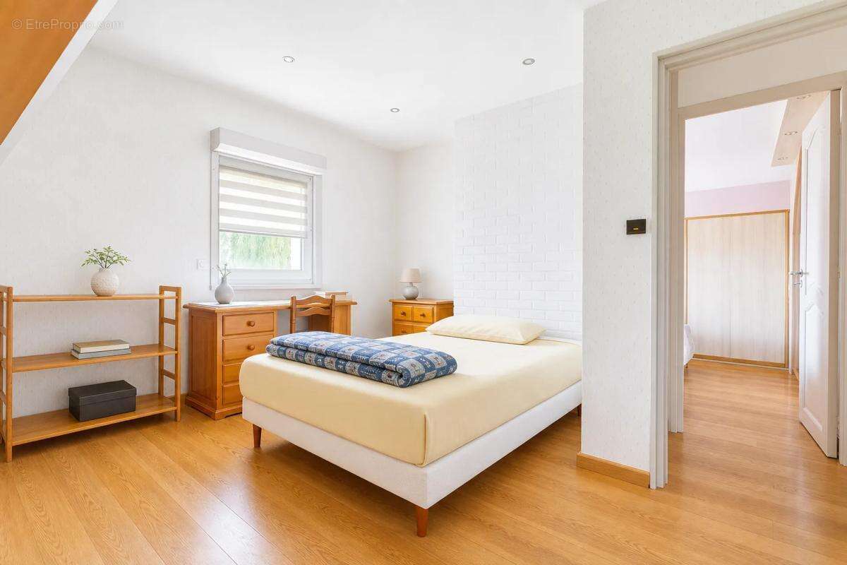 Maison de 7 pièces de 190 m² à Noyelles-lès-Seclin - photo 6
