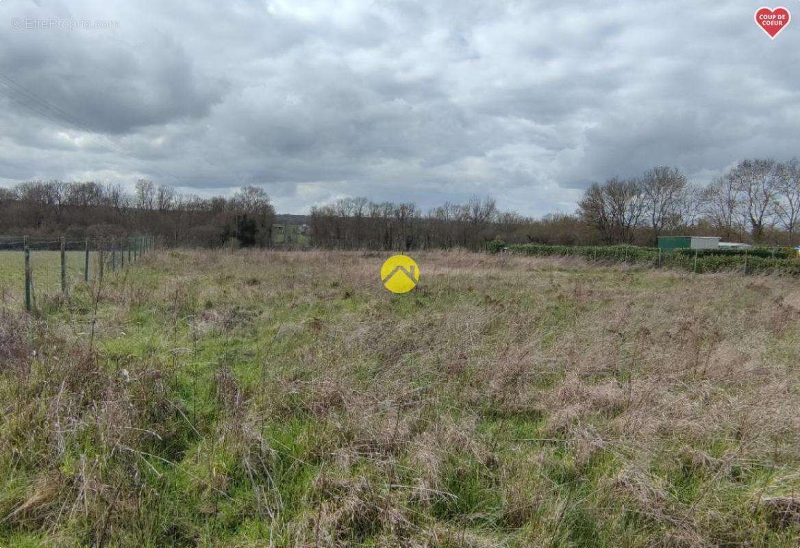 Terrain à LA GUERCHE-SUR-L'AUBOIS