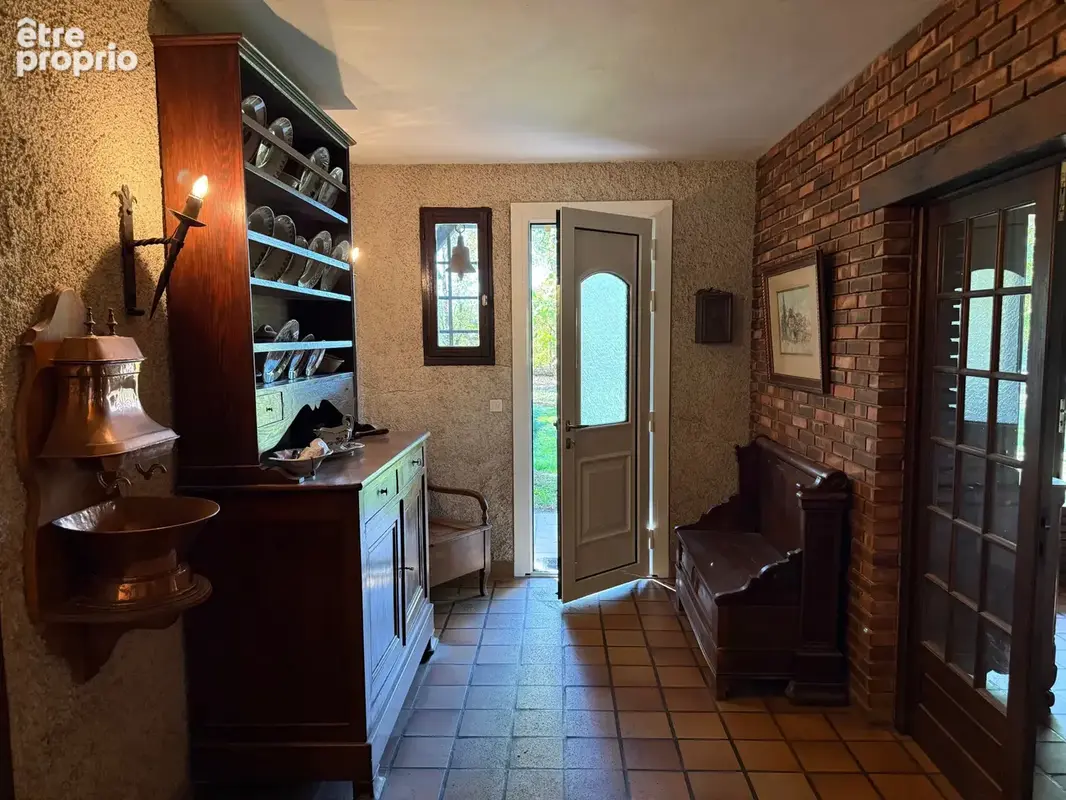 Maison 9 pièces 208 m² à vendre à Thevet-Saint-Julien (36400) - photo 2
