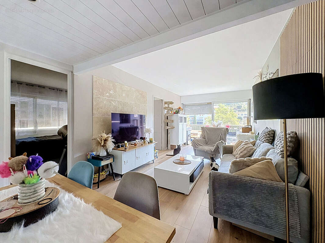A vendre en exclusivité un appartement 4 pièces 82.68 m2 avec balcon secteur Résidence Les Plantiers 13127 VITROLLES - photo 2