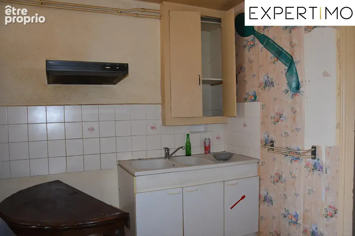 Menat, ensemble de 3 maisons, grange et terrain de tennis sur 7128m2 de terrain plat. - photo 12
