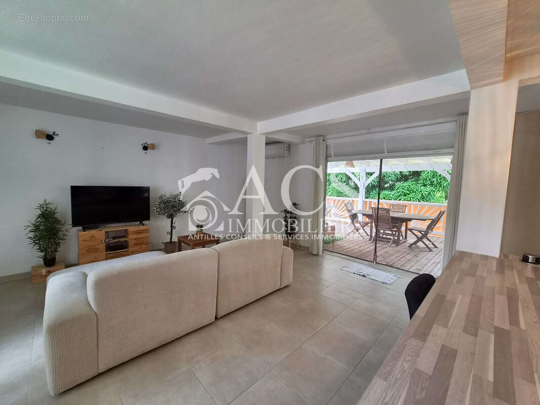 Maison F4 + F5 meublé et équipée en très bon état. - photo 4