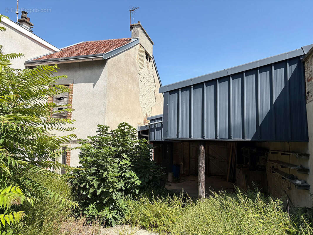 Maison à démolir  à REIMS Boulevard POMMERY sur 301 m² de terrain - photo 2