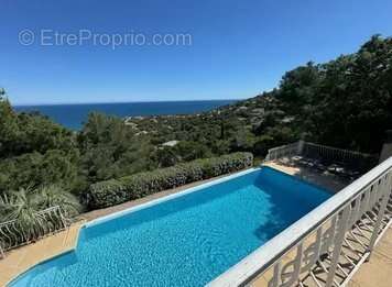 Maison à ROQUEBRUNE-SUR-ARGENS