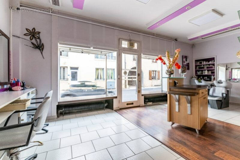 Commerce à PLOMBIERES-LES-DIJON