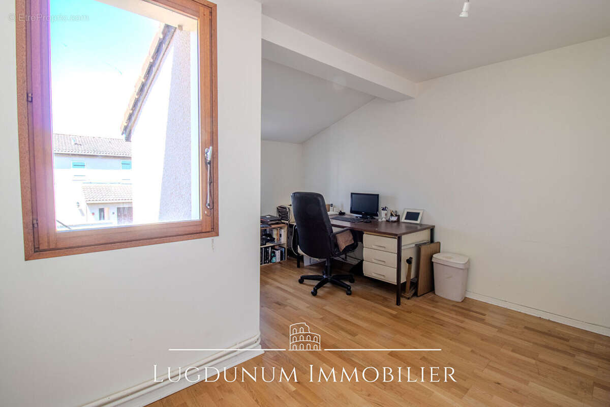 Maison Grigny Sur Rhone 5 pièce(s) 86 m2 avec beau Jardin - photo 13