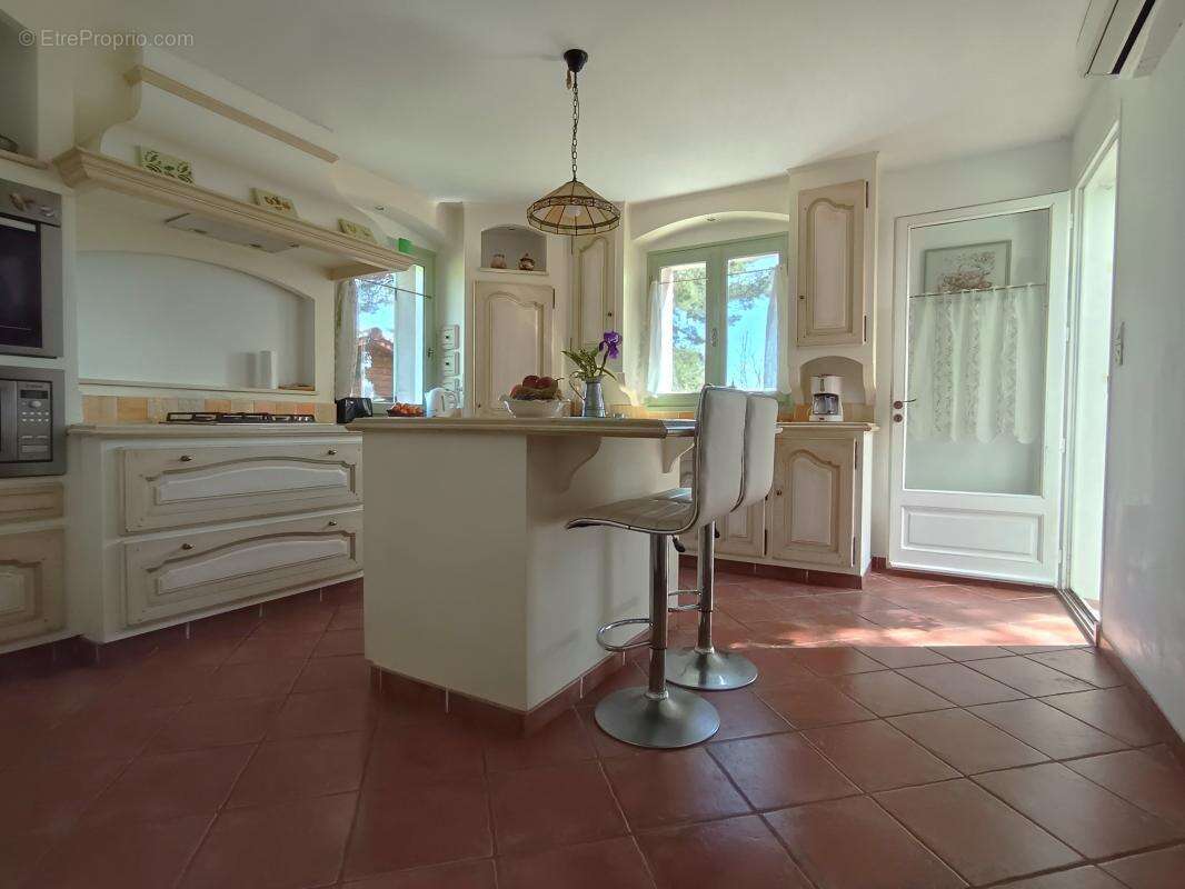 Maison à LARAGNE-MONTEGLIN