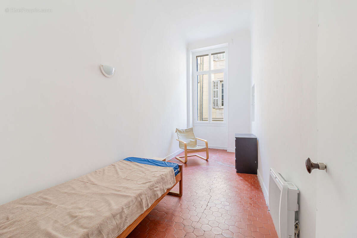 Appartement à MARSEILLE-1E
