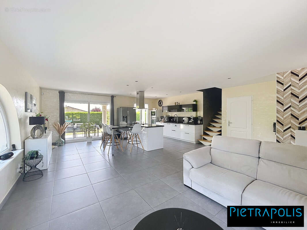 Maison 142 m² à Savigneux  - photo 5