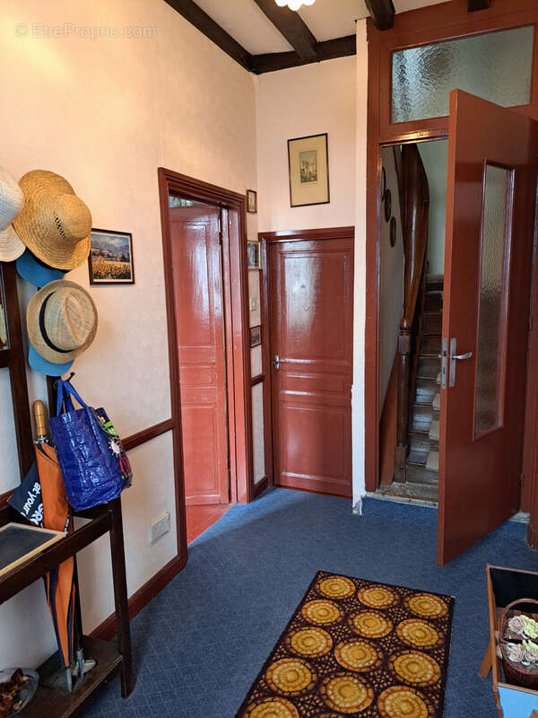 Grande maison familiale avec jardin, garage et dépendances - photo 24