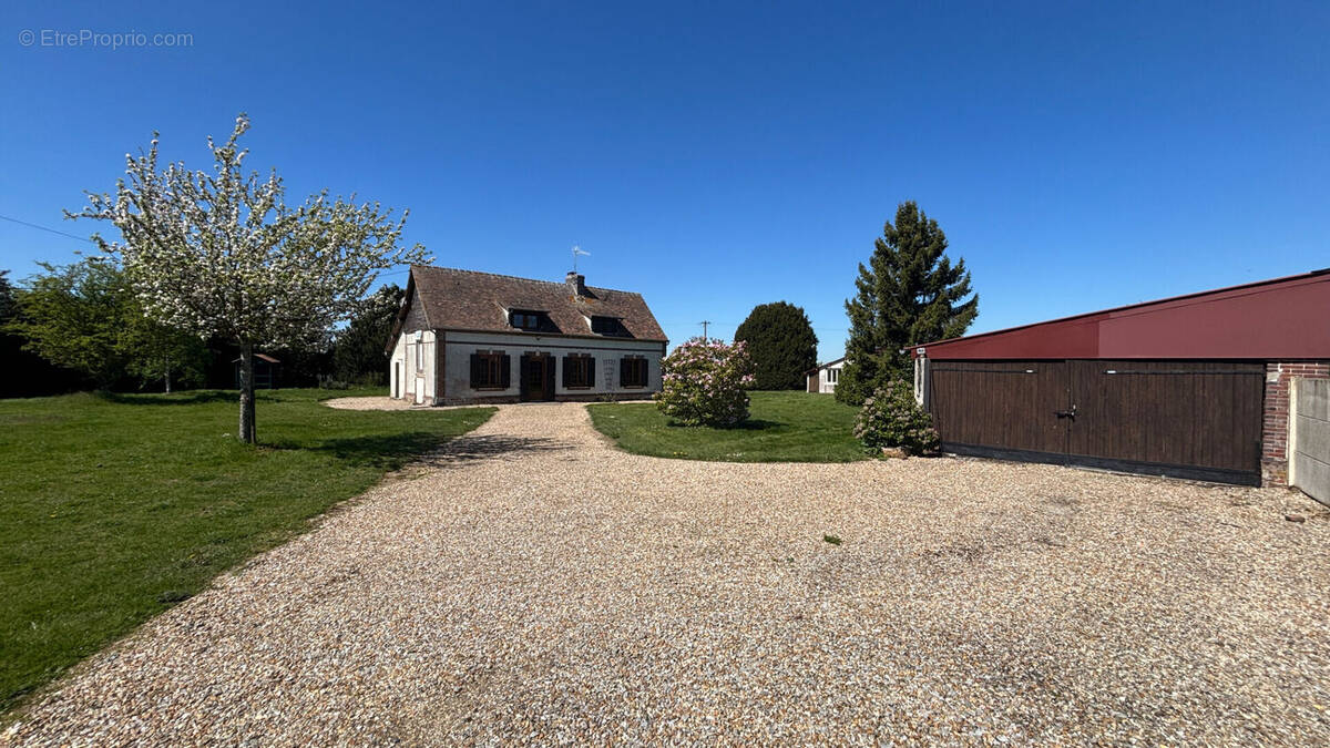 Maison à DAMVILLE
