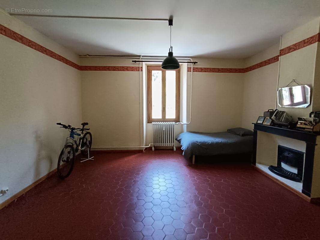 Appartement à ROBIAC-ROCHESSADOULE