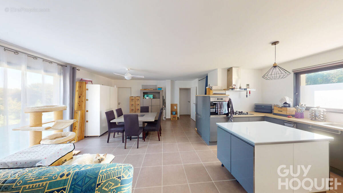 Maison à FONTAINE-LE-COMTE