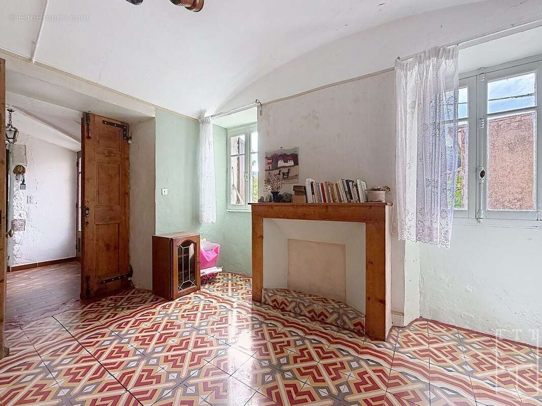 Maison en pierre A RENOVER avec possibilité de créer plusieurs logements. - photo 21