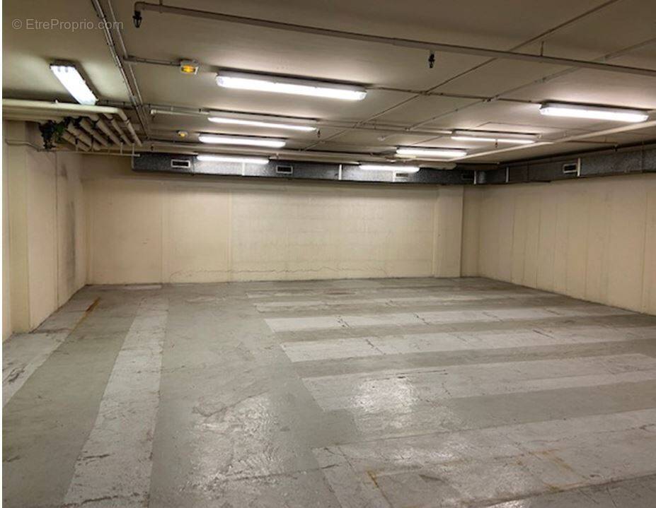 Commerce à SAINT-CLOUD