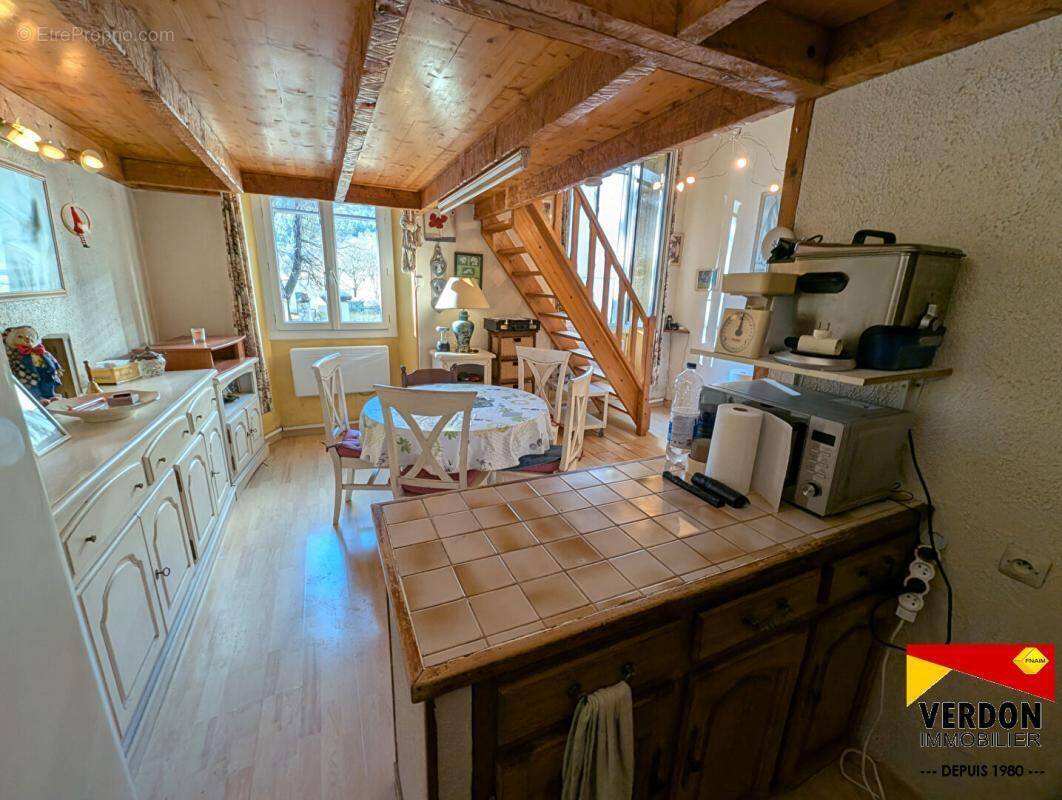 Appartement à SAINT-ANDRE-LES-ALPES