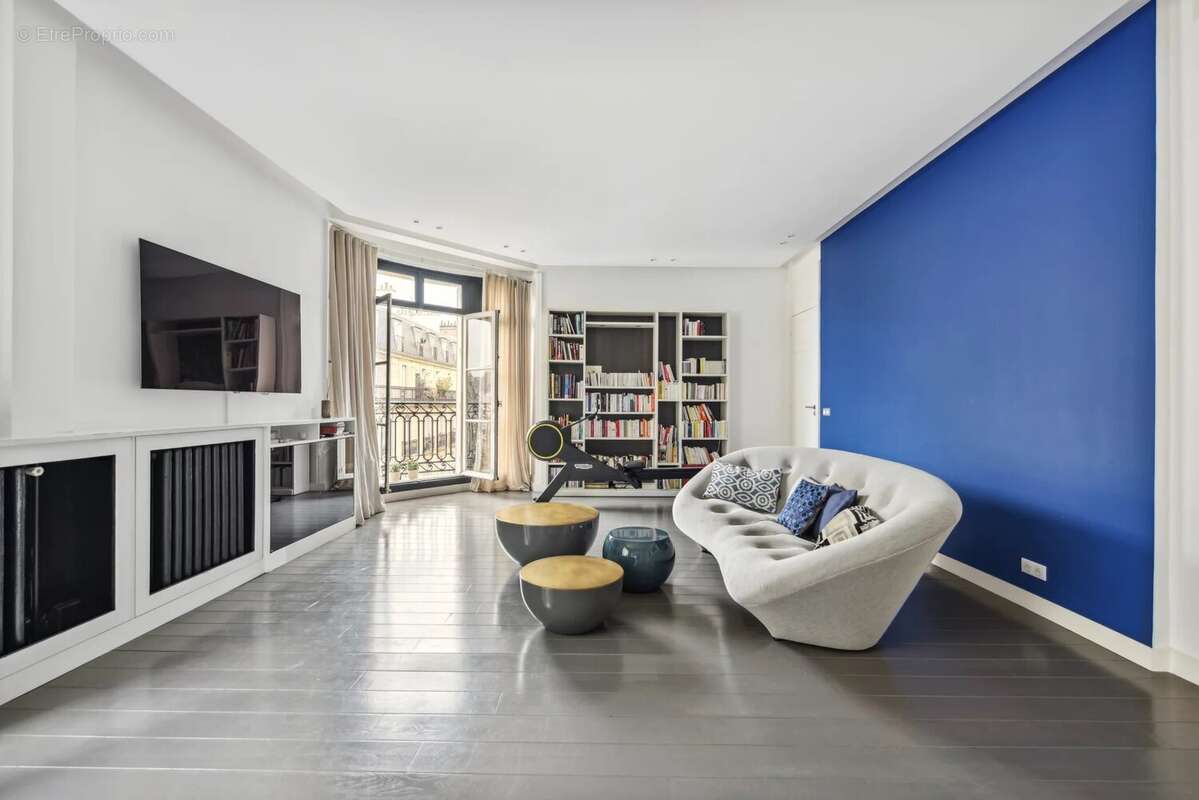 Appartement à PARIS-16E