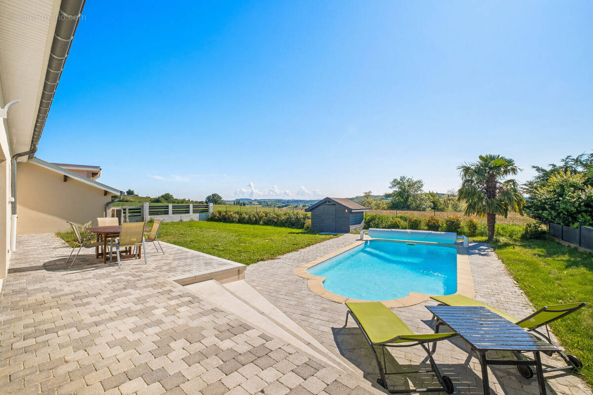 Photo 1 - Maison à LUZINAY