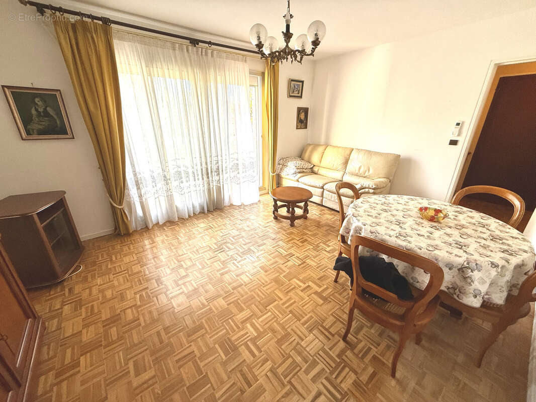 Appartement à MARSEILLE-11E