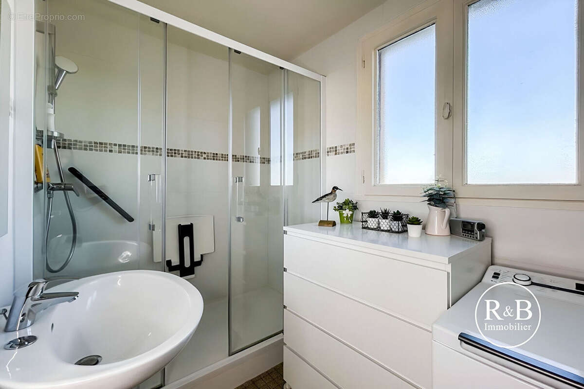 Appartement à LES CLAYES-SOUS-BOIS