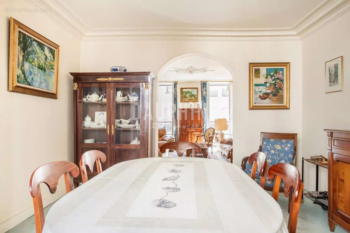 Appartement à PARIS-7E