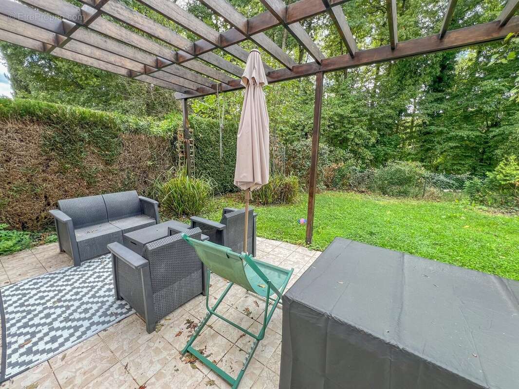 Maison à LE MESNIL-SAINT-DENIS