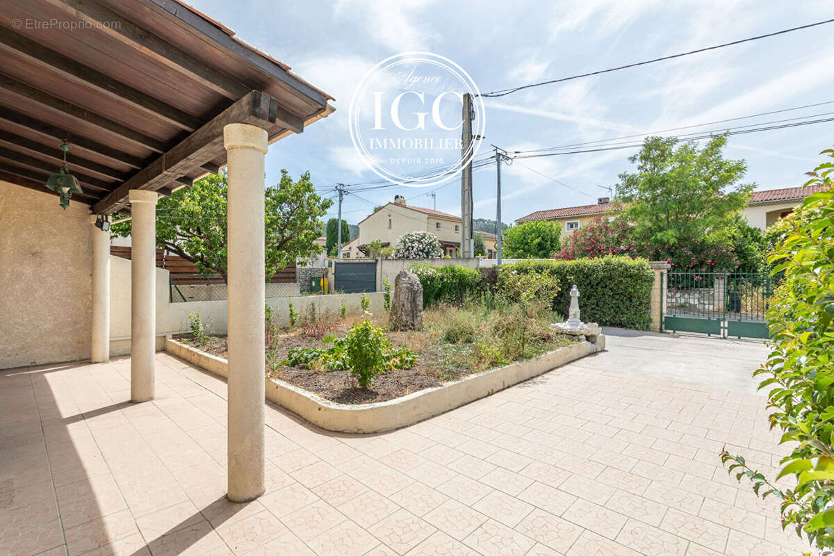 Maison à CHATEAUNEUF-LES-MARTIGUES