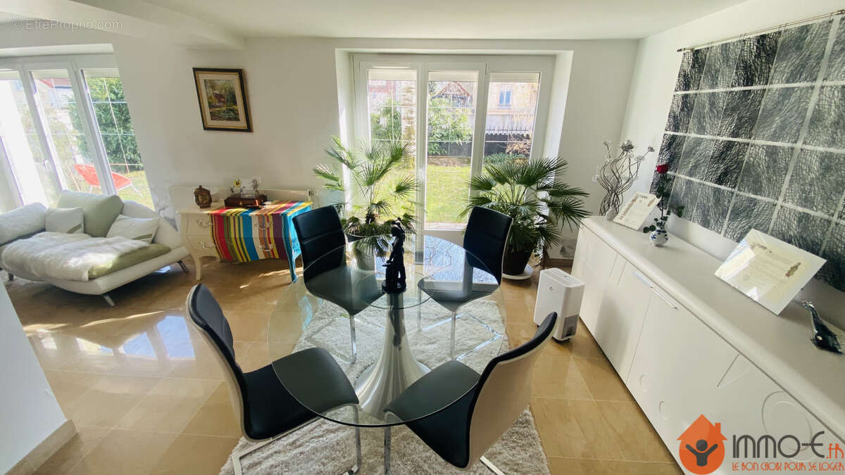 Maison 235 m² à Saint-Soupplets  - photo 4