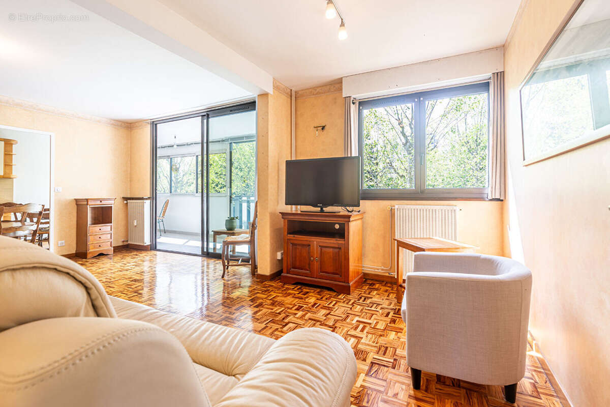 Agence immobiliere laforet - "chêne" - annecy - appartement traversant t5 - veranda - cave - garage double en sus (hsp : 3m10) - - photo 5