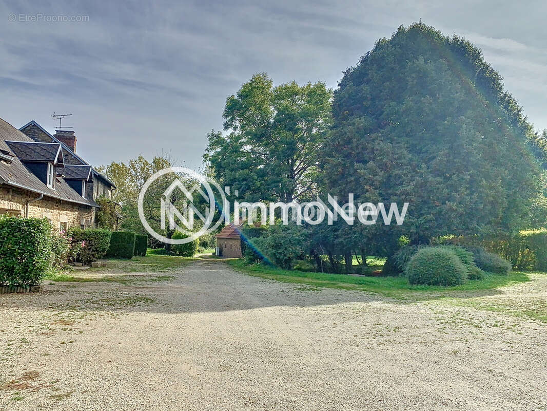 propriété de charme /Le Val Saint Père/ 6 Logements, 3.5 hectares - photo 17