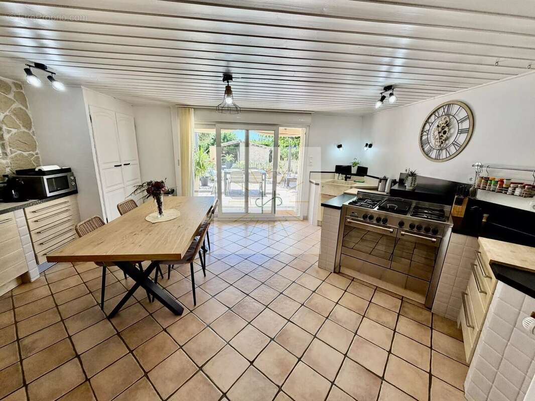 Maison à LA GARDE-ADHEMAR