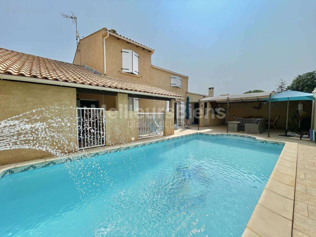 Maison à VIC-LA-GARDIOLE